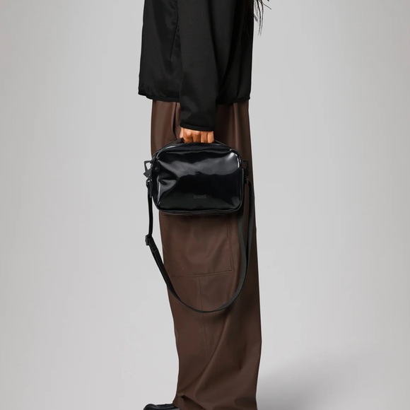 RAINS- Box Bag in Night - Picture 3 of 5